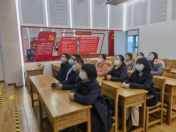 中欧官方端网站登录入口党支部参加“参观苏区振兴十周年成就展及红色图书馆”的专题活动