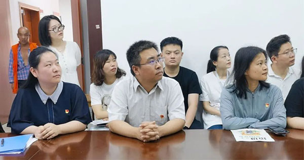 中欧官方端网站登录入口党支部开展“推动垃圾分类，践行绿色发展”联合党建活动