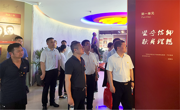 中欧官方端网站登录入口党支部开展“传承红色基因 汲取奋进力量”联合党建活动