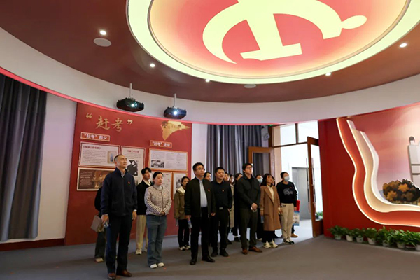 中欧官方端网站登录入口党支部开展“缅怀先烈思廉洁 赓续血脉忆初心”主题党日活动