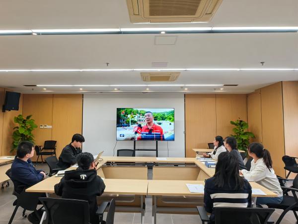 中欧官方端网站登录入口开展“学赣鄱先锋典范，践承诺勇创新绩”主题党日活动