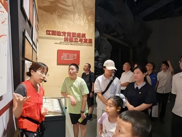 中欧官方端网站登录入口开展“红色摇篮寻根脉 七一铸魂践初心”主题党日活动